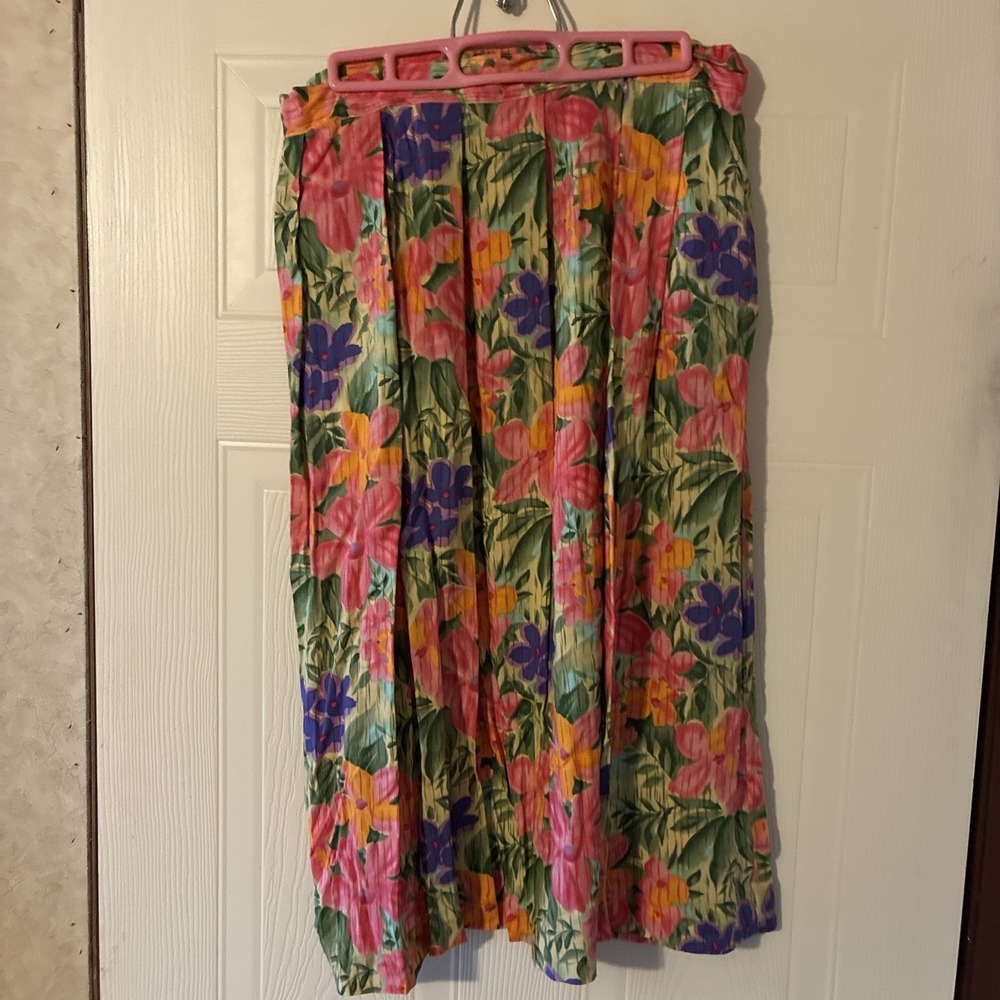 vtg napa valley flowered skirt knee length size 16 rayon Pleated Elastic Button